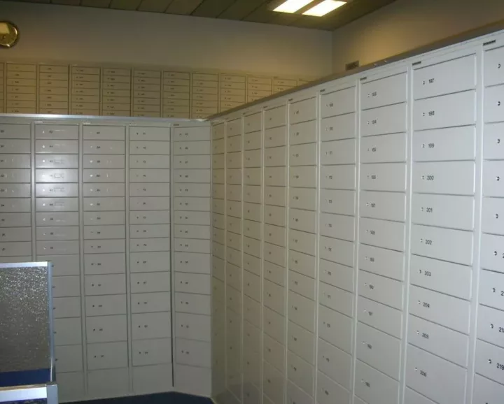 SLK-90 safe deposit lockers painted in light grey